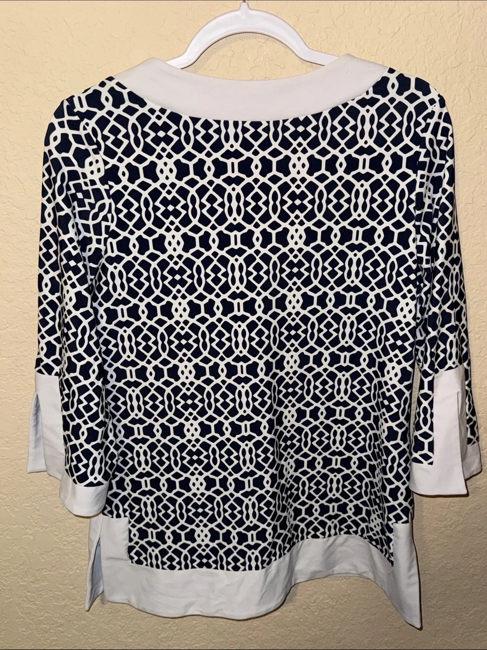 Jude Connally Navy and White Geometric V-Neck Top size large